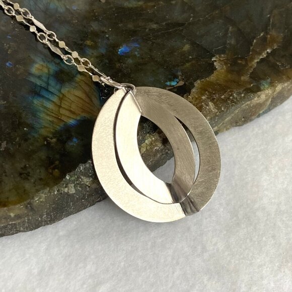 Brushed Sterling Silver 925 Double Ring Modernist Style Round Pendant Necklace - Picture 11 of 16